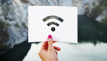 Bộ định tuyến không dây của bạn có an toàn như bạn nghĩ không? Bài viết này sẽ hướng dẫn cách để tìm ra loại giao thức bảo mật cho bộ định tuyến Wifi của bạn. Bạn có biết rằng kết nối Wifi của bạn sử dụng một trong bốn kiểu bảo mật wifi khác nhau không?