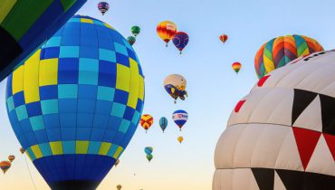 Một đợt airdrop tiền điện tử hoặc NFT là một cách để bạn có được các token (mã thông báo) miễn phí, nhưng chính xác thì nó hoạt động như thế nào?