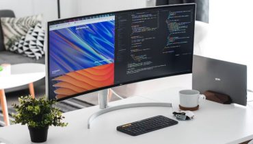 Một API chuyển một yêu cầu từ ứng dụng phần mềm này sang ứng dụng phần mềm khác, sau đó mang phản hồi từ phần mềm số 2 cho phần mềm số 1. Do đó, nếu API bị lỗi thì ứng dụng của bạn sẽ gặp sự cố. Nền tảng Postman giúp bạn duy trì các API của mình với tính năng kiểm tra API, bên cạnh nhiều tính năng hữu ích khác.