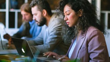 Bạn đang phân vân giữa hai công cụ phân tích dữ liệu Power BI và Tableau? Bài viết dưới đây sẽ cung cấp tất cả thông tin bạn cần để đưa ra lựa chọn phù hợp.