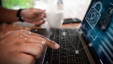 Dưới đây là hướng dẫn cách cho phép một ứng dụng mới thông qua Tường lửa Windows, đồng thời quản lý các ứng dụng hiện được phép hoặc bị chặn bởi Tường lửa.