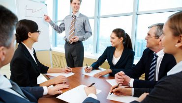 Thường xuyên đánh giá với nhân sự mới