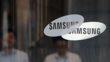 Sau khi dữ liệu mật của công ty vô tình bị rò rỉ qua ChatGPT, Samsung đã ra quyết định hạn chế sử dụng dịch vụ AI tạo sinh như ChatGPT.