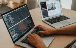 Học công nghệ thông tin làm gì?Trở thànhhà sáng tạo & phát triển website (Nguồn: Internet)