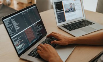 Học công nghệ thông tin làm gì?Trở thànhhà sáng tạo & phát triển website (Nguồn: Internet)