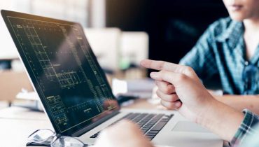 Python được nhiều công ty lớn ứng dụng trong việc phát triển website quy mô lớn (Nguồn ảnh: Internet)